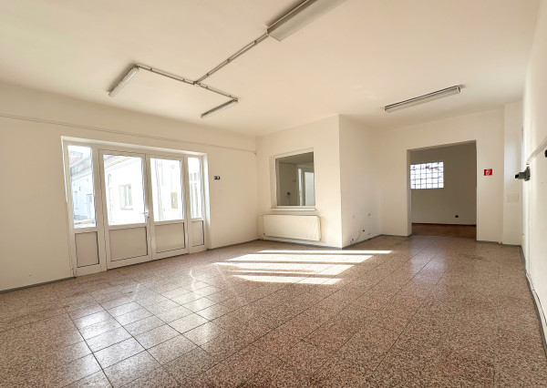 Prenájom obchodné/kancelárske priestory, Staré Mesto, parkovanie