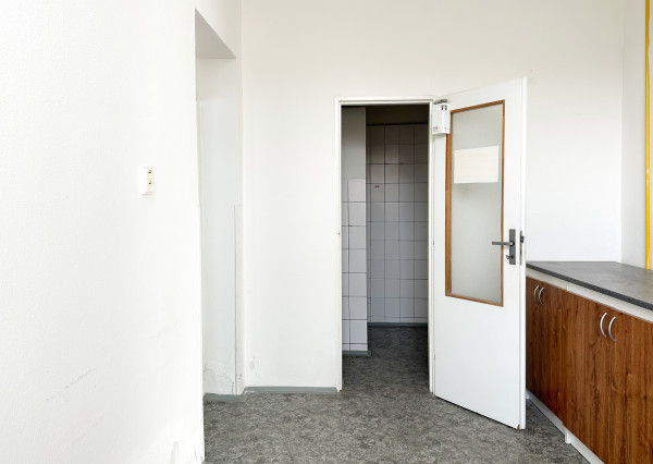 Prenájom obchodné/kancelárske priestory, Staré Mesto, parkovanie