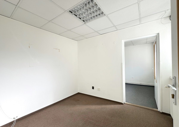 Prenájom obchodné/kancelárske priestory, Staré Mesto, parkovanie