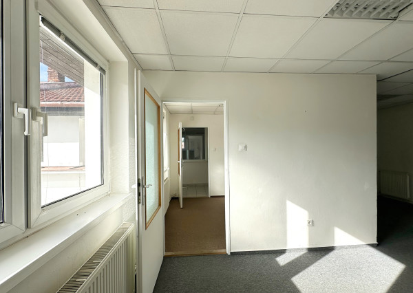 Prenájom obchodné/kancelárske priestory, Staré Mesto, parkovanie