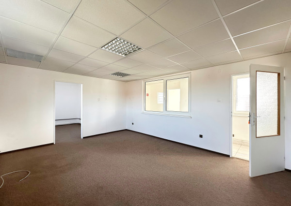 Prenájom obchodné/kancelárske priestory, Staré Mesto, parkovanie