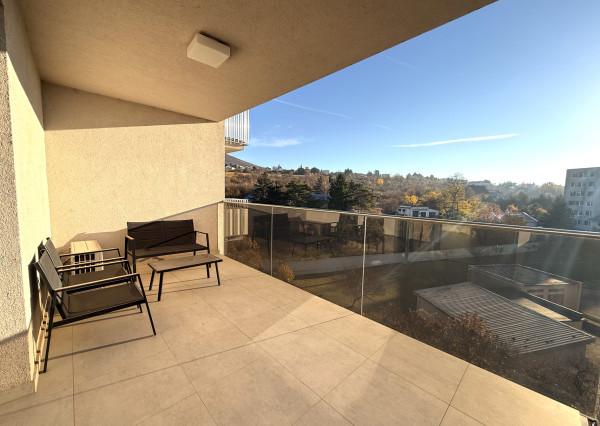 Prenájom 2 izbový byt, Zobor, veľká terasa, garáž, krásne výhľady