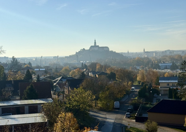 Prenájom 2 izbový byt, Zobor, veľká terasa, garáž, krásne výhľady