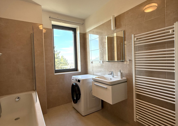 Prenájom 2 izbový byt, Zobor, veľká terasa, garáž, krásne výhľady