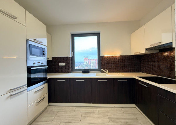 Prenájom veľký 2 izbový byt, terasa, garážové státie, Zobor