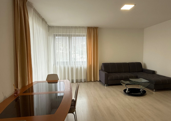 Prenájom veľký 2 izbový byt, terasa, garážové státie, Zobor