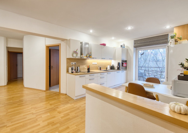 Predaj veľkometrážny 3 izbový byt, 2x kúpeľňa, 2x balkón, tehla