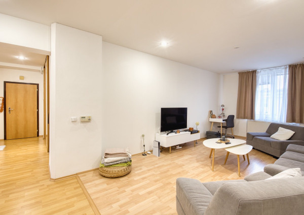 Predaj veľkometrážny 3 izbový byt, 2x kúpeľňa, 2x balkón, tehla