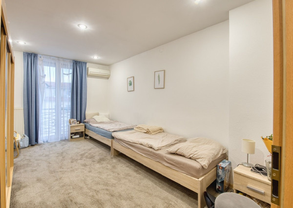 Predaj veľkometrážny 3 izbový byt, 2x kúpeľňa, 2x balkón, tehla