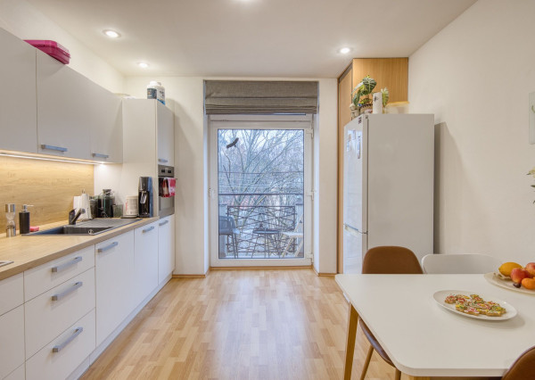 Predaj veľkometrážny 3 izbový byt, 2x kúpeľňa, 2x balkón, tehla