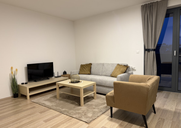 Prenájom 2 izbový byt, Zobor, veľká terasa, garáž, krásne výhľady