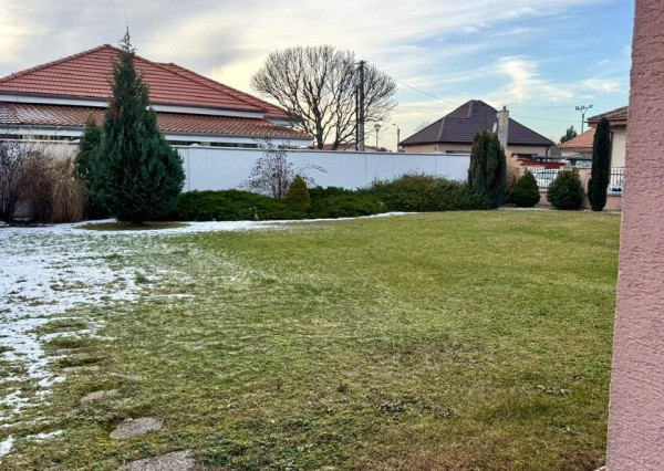 Prenájom 4 izbový rodinný dom, zariadený, Janíkovce, garáž