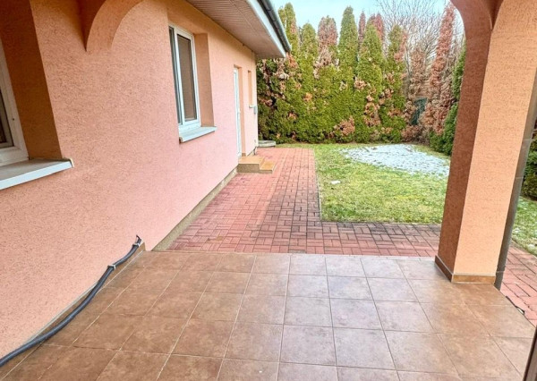 Prenájom 4 izbový rodinný dom, zariadený, Janíkovce, garáž