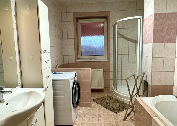 Prenájom 4 izbový rodinný dom, zariadený, Janíkovce, garáž