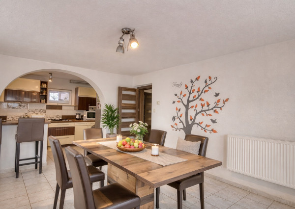 Predaj 4 izbový rodinný dom, zariadený, krásny 13á pozemok