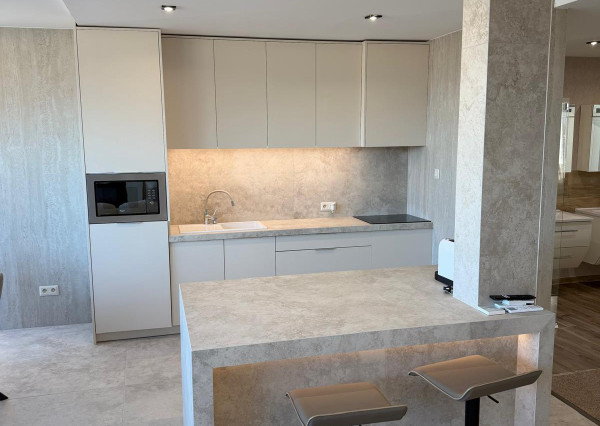 Prenájom luxusný apartmán v centre Nitry, terasa 70 m2