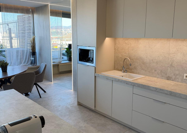 Prenájom luxusný apartmán v centre Nitry, terasa 70 m2