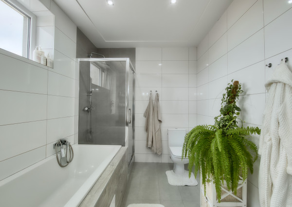 Predaj 4 izbový moderný rodinný dom, garáž, zariadený