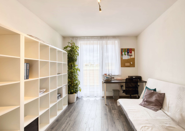 Predaj 4 izbový moderný rodinný dom, garáž, zariadený