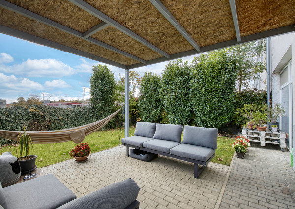 Predaj 4 izbový moderný rodinný dom, garáž, zariadený