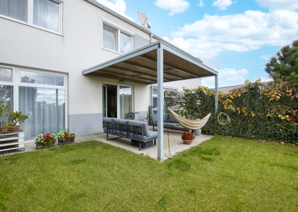 Predaj 4 izbový moderný rodinný dom, garáž, zariadený