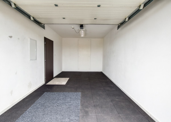 Predaj 4 izbový moderný rodinný dom, garáž, zariadený