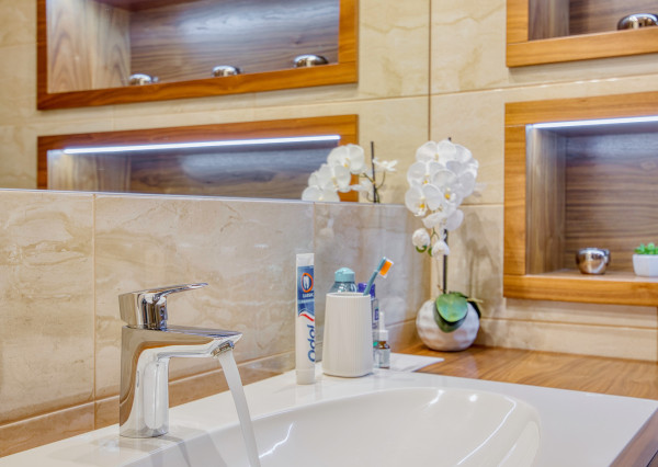 Predaj nadštandardný 3 izbový byt, centrum mesta, tehlová bytovka