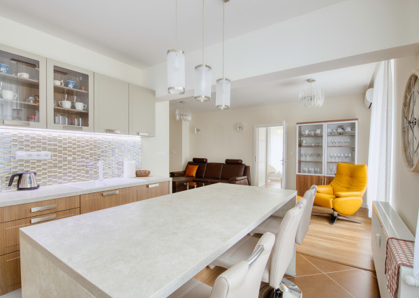 Predaj nadštandardný 3 izbový byt, centrum mesta, tehlová bytovka