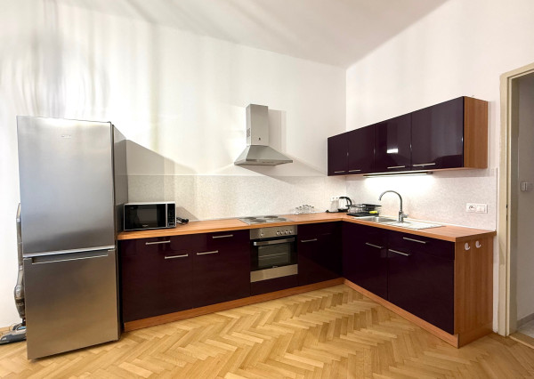 Prenájom veľkometrážny 2 izbový byt, staromestské bývanie, 78m2