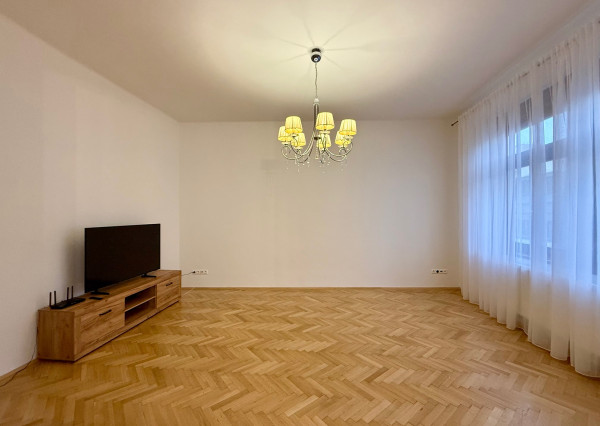 Prenájom veľkometrážny 2 izbový byt, staromestské bývanie, 78m2