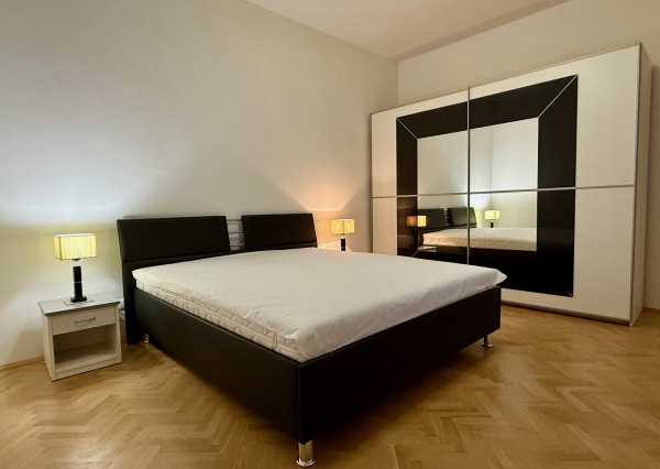 Prenájom veľkometrážny 2 izbový byt, staromestské bývanie, 78m2