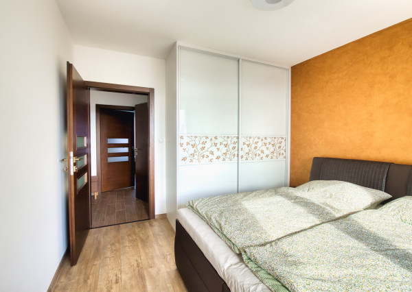 Predaj veľký 3 izbový byt, Zobor, tehla, loggia, krásne výhľady