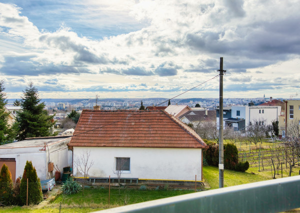 Predaj veľký 3 izbový byt, Zobor, tehla, loggia, krásne výhľady