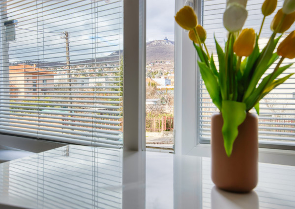 Predaj veľký 3 izbový byt, Zobor, tehla, loggia, krásne výhľady