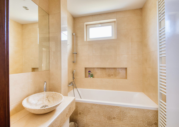 Predaj veľký 3 izbový byt, Zobor, tehla, loggia, krásne výhľady