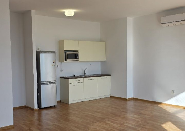 Prenájom kancelárske priestory, 110m2, parkovacie miesto, úplne centrum mesta.