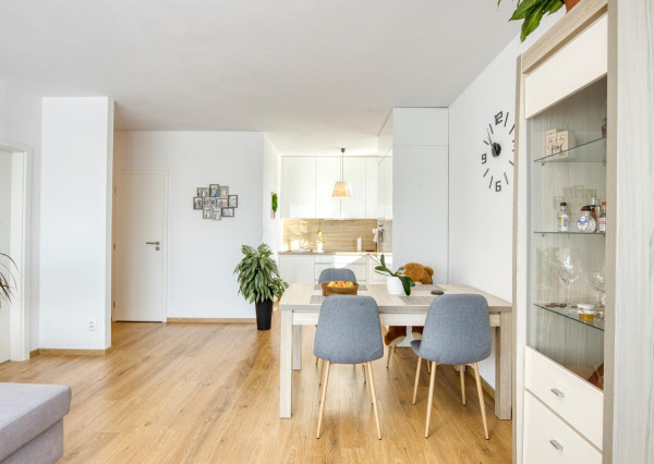 Prenájom zariadený 2 izbový byt, novostavba, park. miesto