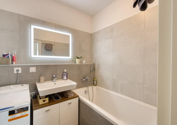 Prenájom zariadený 2 izbový byt, novostavba, park. miesto