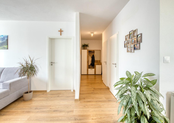 Prenájom zariadený 2 izbový byt, novostavba, park. miesto