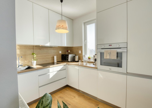 Prenájom zariadený 2 izbový byt, novostavba, park. miesto