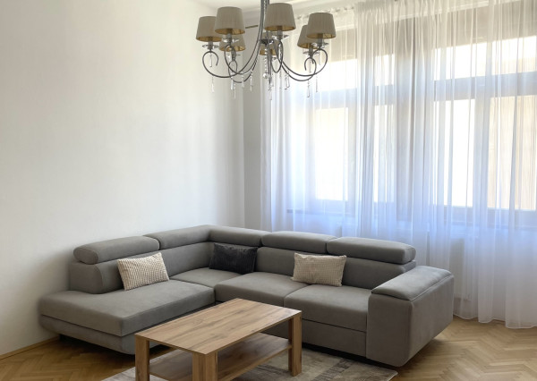 Prenájom veľkometrážny 2 izbový byt, staromestské bývanie, 78m2