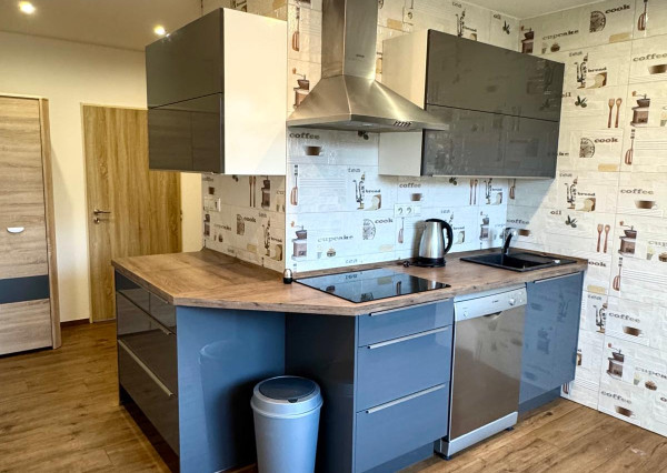 Prenájom 3 izb.byt Chrenová, balkón, zariadený.