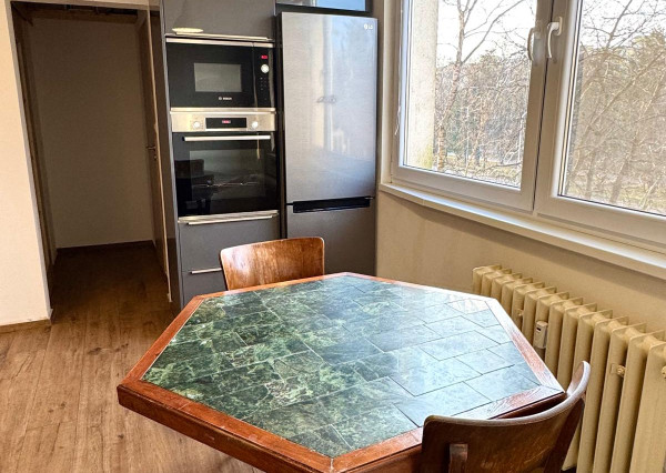 Prenájom 3 izb.byt Chrenová, balkón, zariadený.