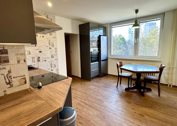 Prenájom 3 izb.byt Chrenová, balkón, zariadený.