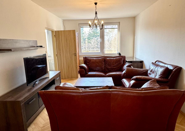 Prenájom 3 izb.byt Chrenová, balkón, zariadený.