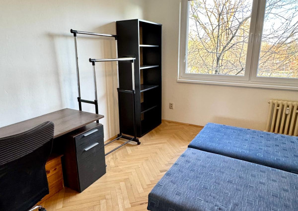 Prenájom 3 izb.byt Chrenová, balkón, zariadený.