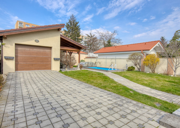 Predaj 4 izbový RD Senec, úplné centrum, bazén, EXKLUZÍVNE!