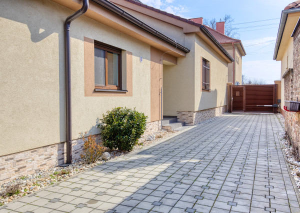 Predaj 4 izbový RD Senec, úplné centrum, bazén, EXKLUZÍVNE!