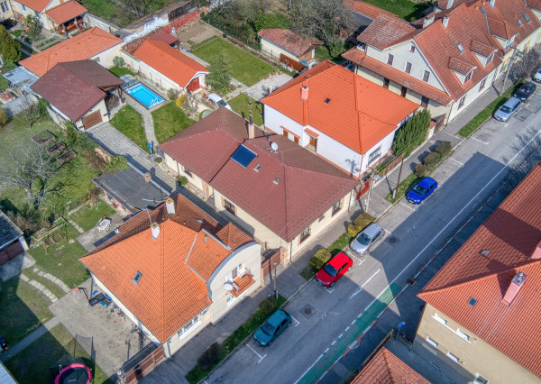 Predaj 4 izbový RD Senec, úplné centrum, bazén, EXKLUZÍVNE!