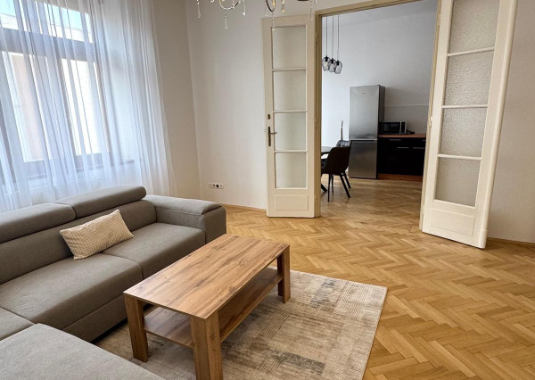 Prenájom veľkometrážny 2 izbový byt, staromestské bývanie, 78m2